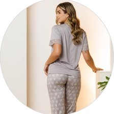 01 pijama curto feminino de renda com capri cinza microfibra