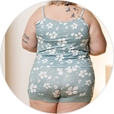 05 pijama curto short doll feminino plus size estampado verde floral com alcinha detalhe em renda