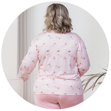descritivo pijama longo plus size feminino microfibra sofisticado detalhe renda rosa floral 4