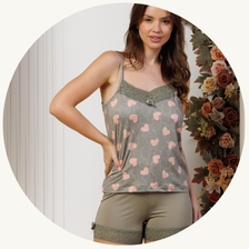 descritivo pijama curto feminino short doll microfibra de alcinha com regulagem e detalhe em renda 2