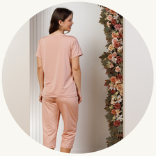descritivo pijama curto feminino microfibra de manga com capri telha poa 1
