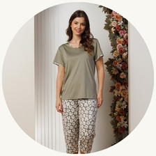 descritivo pijama curto feminino microfibra de manga com capri verde flores 2