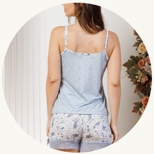 descritivo pijama curto feminino short doll microfibra de alcinha com regulagem e detalhe em renda azul poa 4
